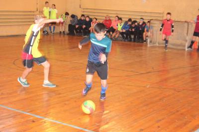 В Рязани проходят жаркие мини-футбольные баталии школьников